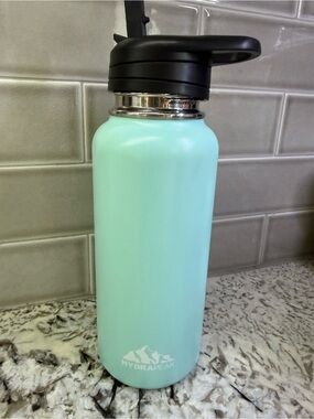 HydraPeak Mint Stainless Steel Insulated Water Bottle with Flip Lid 64 oz